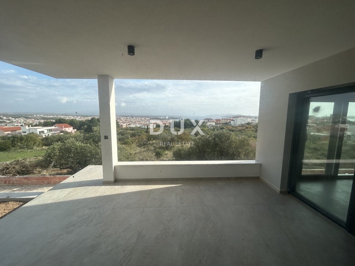 ŠIBENIK, VODICE - Dvojček hiše z bazenom in panoramskim pogledom na morje in Vodice