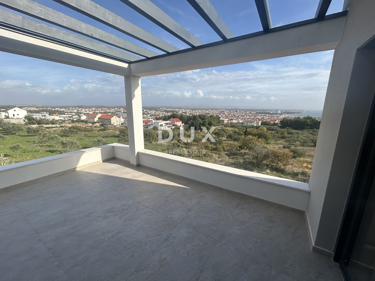 ŠIBENIK, VODICE - Dvojček hiše z bazenom in panoramskim pogledom na morje in Vodice