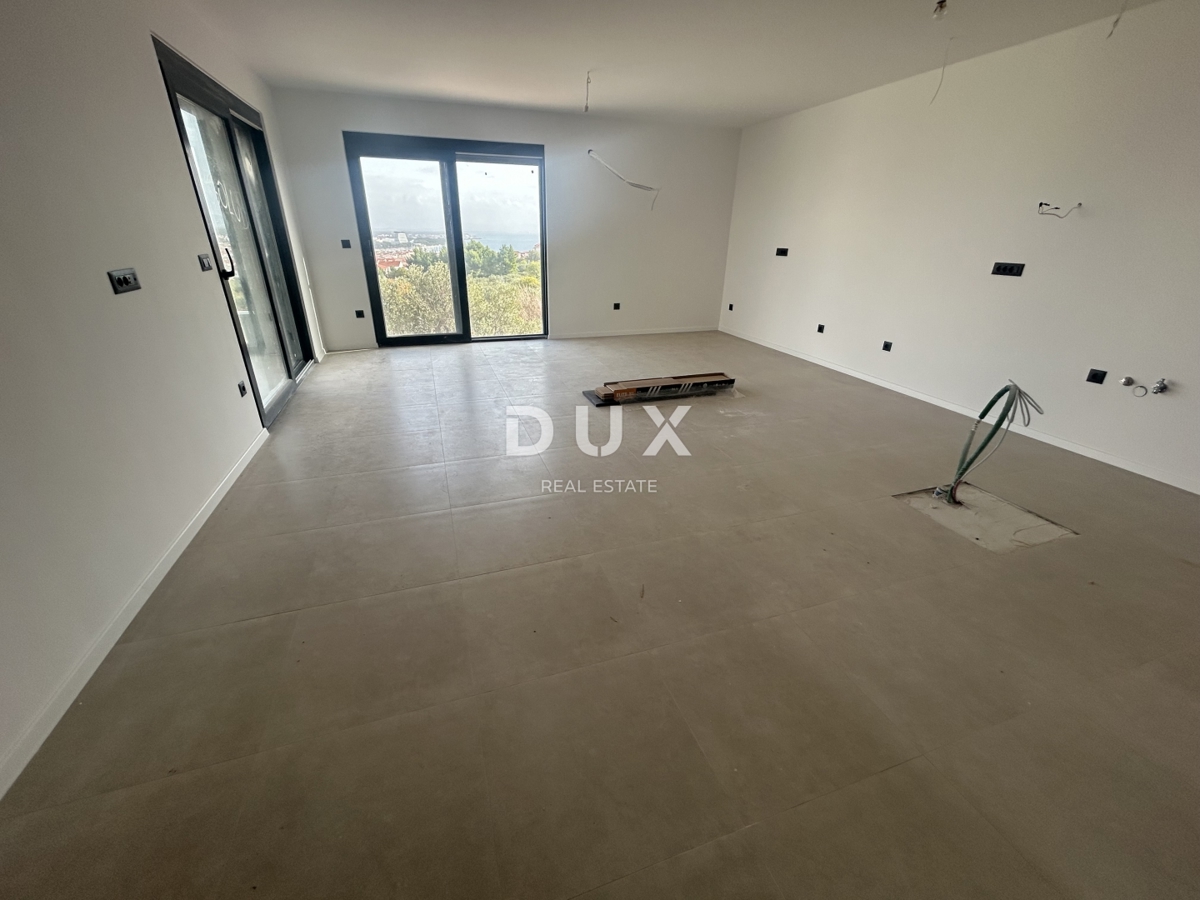 ŠIBENIK, VODICE - Dvojček hiše z bazenom in panoramskim pogledom na morje in Vodice