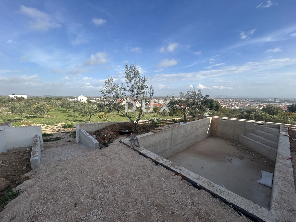 ŠIBENIK, VODICE - Dvojček hiše z bazenom in panoramskim pogledom na morje in Vodice