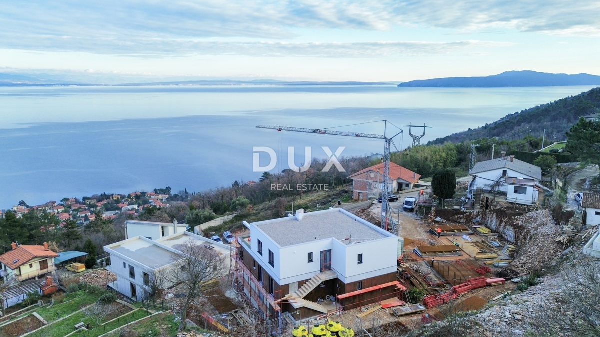 OPATIJA, LOVRAN - luksuzno penthouse v butičnem bivalnem kompleksu s panoramskim pogledom na morje