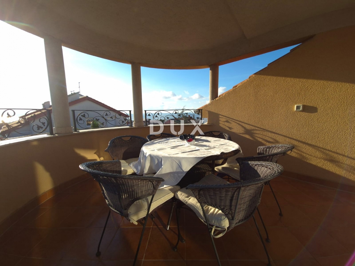 ZADAR, BORIK - PRILOŽNOST! Vila s 4 prostornimi apartmaji in pogledom na morje!