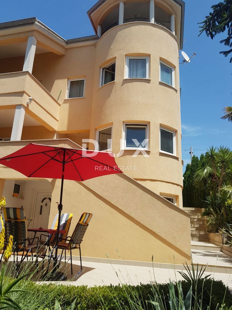 ZADAR, BORIK - PRILOŽNOST! Vila s 4 prostornimi apartmaji in pogledom na morje!