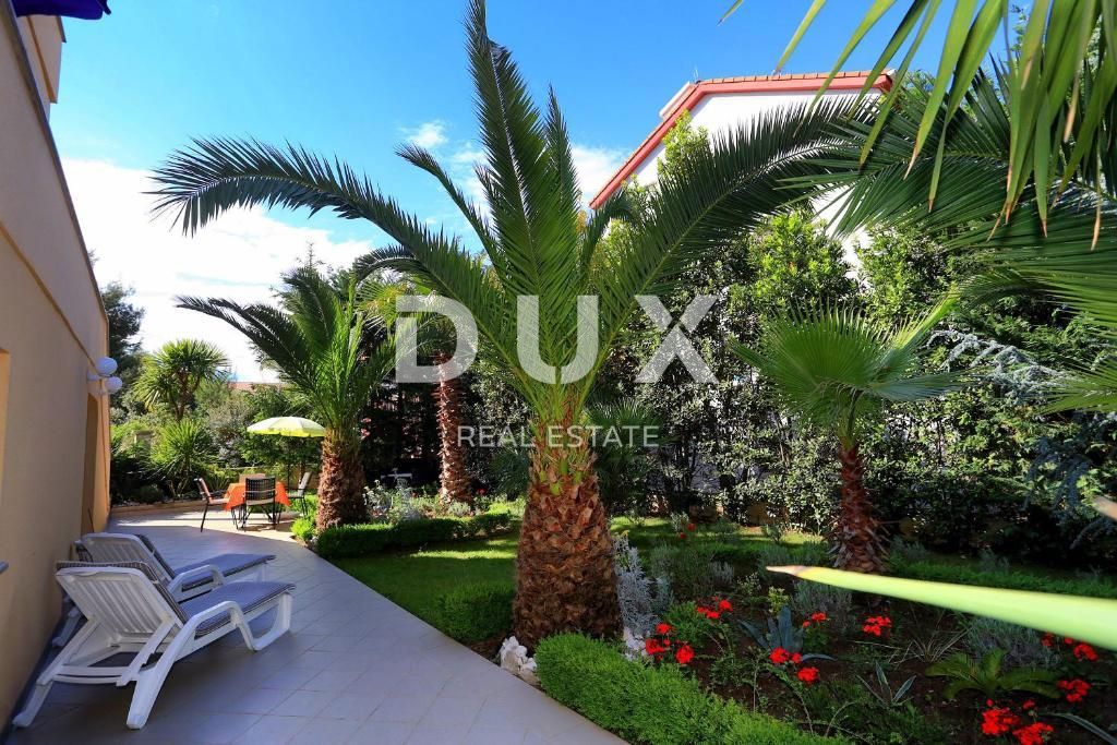 ZADAR, BORIK - PRILOŽNOST! Vila s 4 prostornimi apartmaji in pogledom na morje!