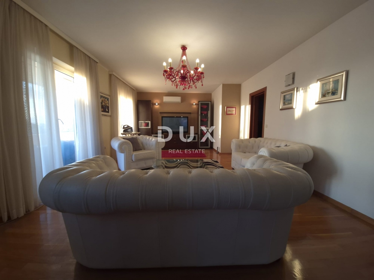 ZADAR, BORIK - PRILOŽNOST! Vila s 4 prostornimi apartmaji in pogledom na morje!