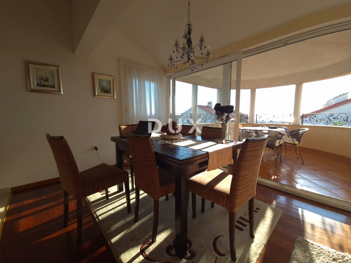 ZADAR, BORIK - PRILOŽNOST! Vila s 4 prostornimi apartmaji in pogledom na morje!