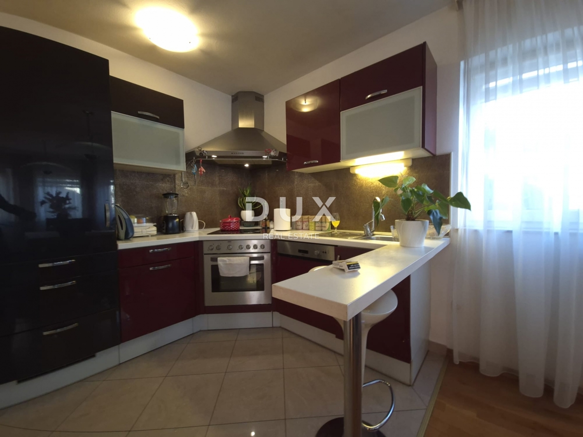 ZADAR, BORIK - PRILOŽNOST! Vila s 4 prostornimi apartmaji in pogledom na morje!