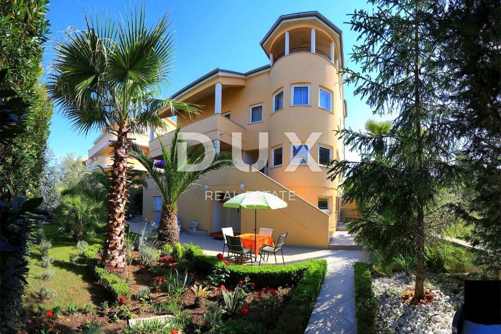 ZADAR, BORIK - PRILOŽNOST! Vila s 4 prostornimi apartmaji in pogledom na morje!