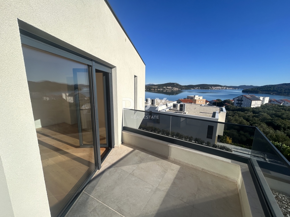OTOK MURTER, BETINA - Moderna vila z bazenom in pogledom na morje