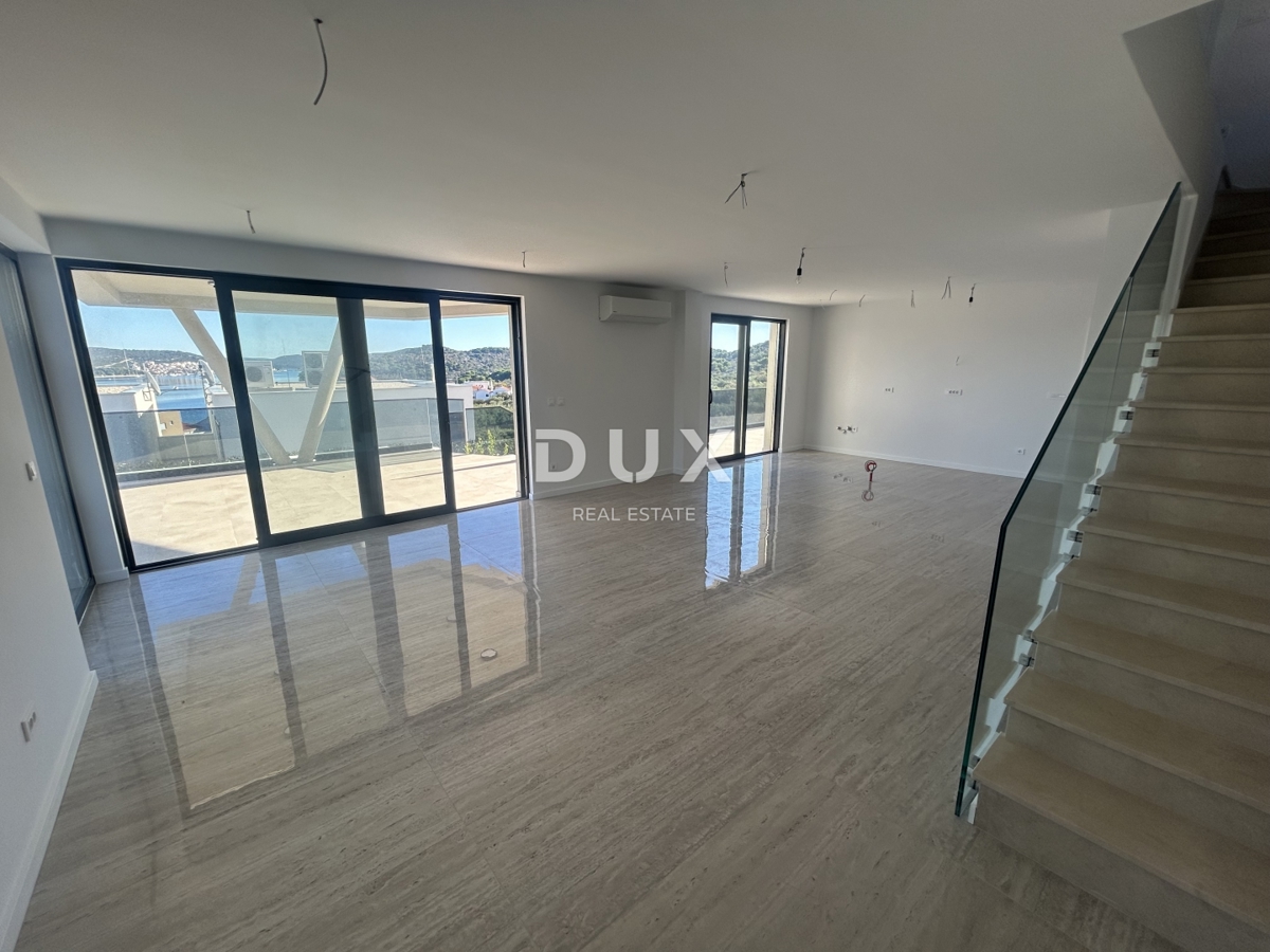 OTOK MURTER, BETINA - Moderna vila z bazenom in pogledom na morje