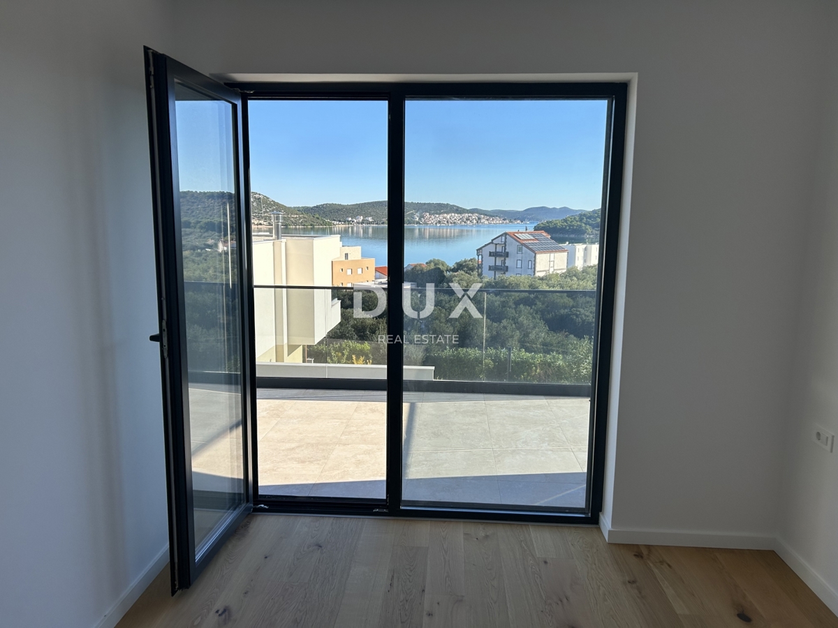 OTOK MURTER, BETINA - Moderna vila z bazenom in pogledom na morje