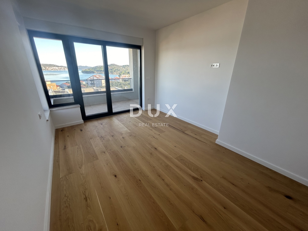 OTOK MURTER, BETINA - Moderna vila z bazenom in pogledom na morje