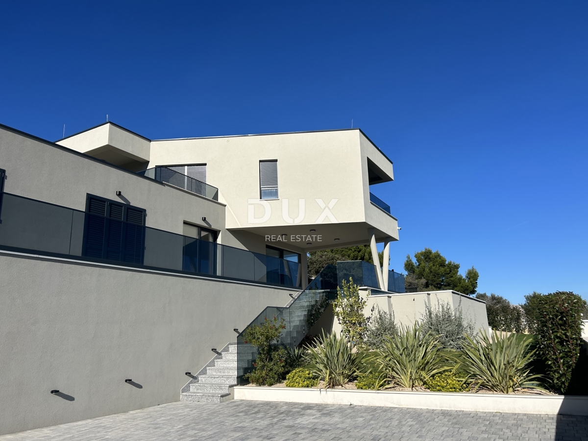 OTOK MURTER, BETINA - Moderna vila z bazenom in pogledom na morje