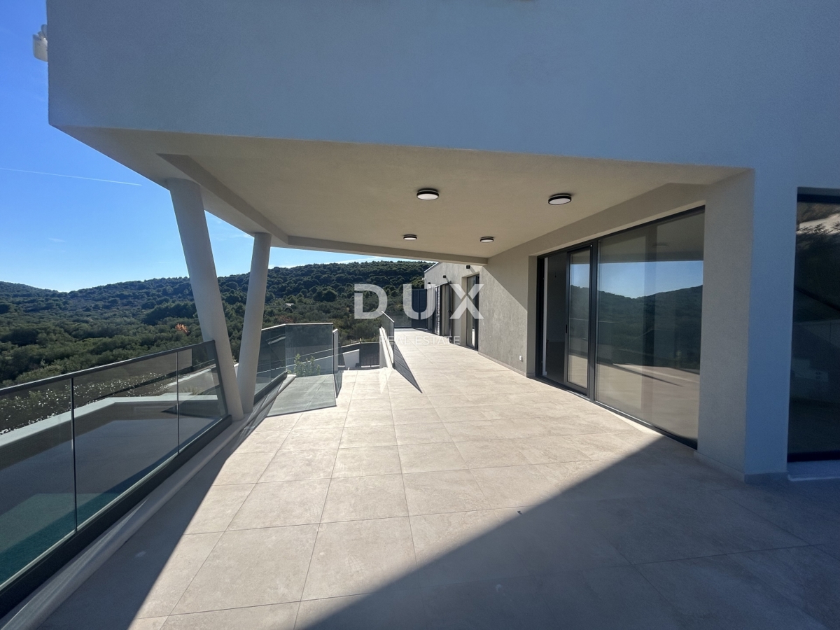 OTOK MURTER, BETINA - Moderna vila z bazenom in pogledom na morje