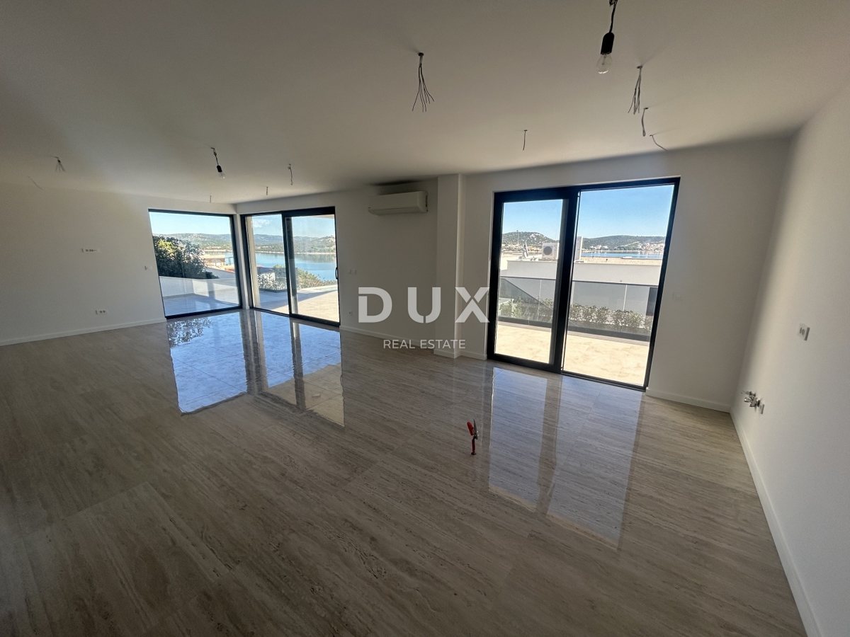 OTOK MURTER, BETINA - Moderna vila z bazenom in pogledom na morje