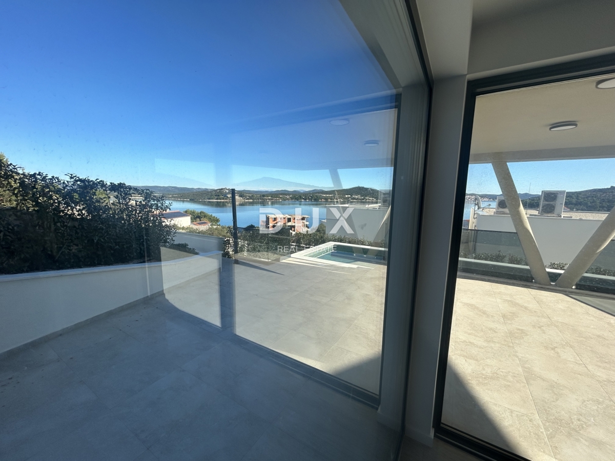 OTOK MURTER, BETINA - Moderna vila z bazenom in pogledom na morje