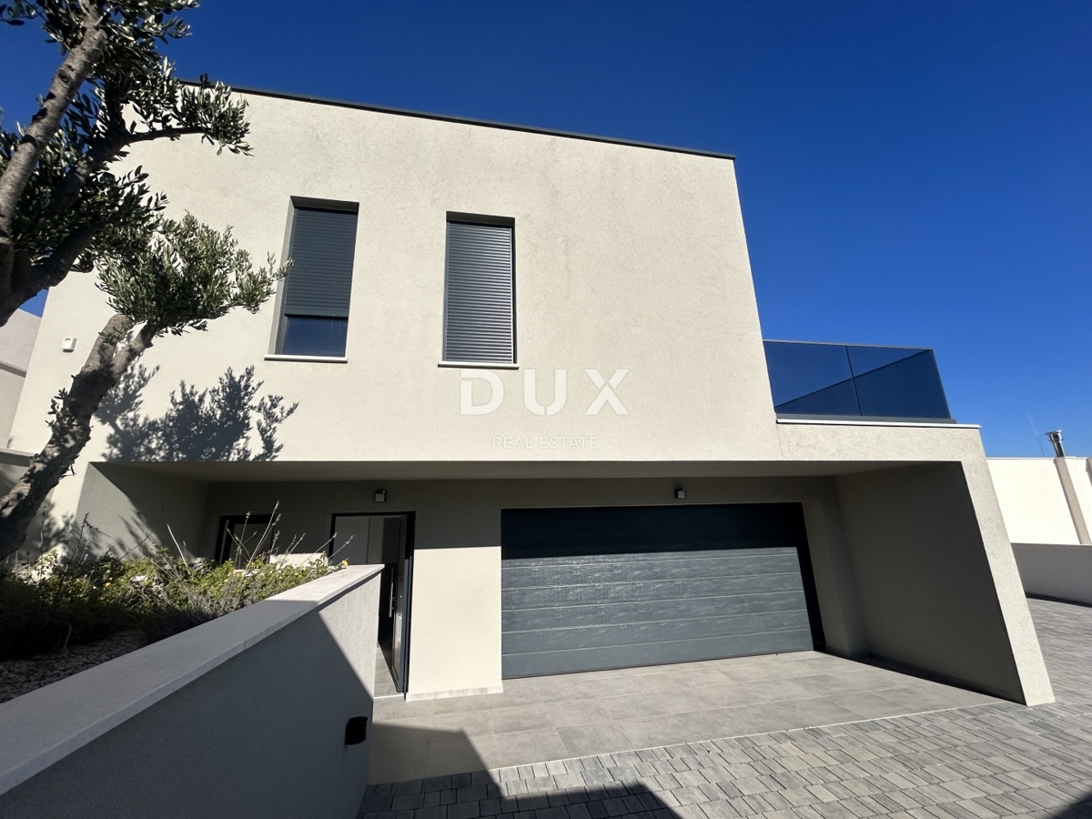 OTOK MURTER, BETINA - Moderna vila z bazenom in pogledom na morje