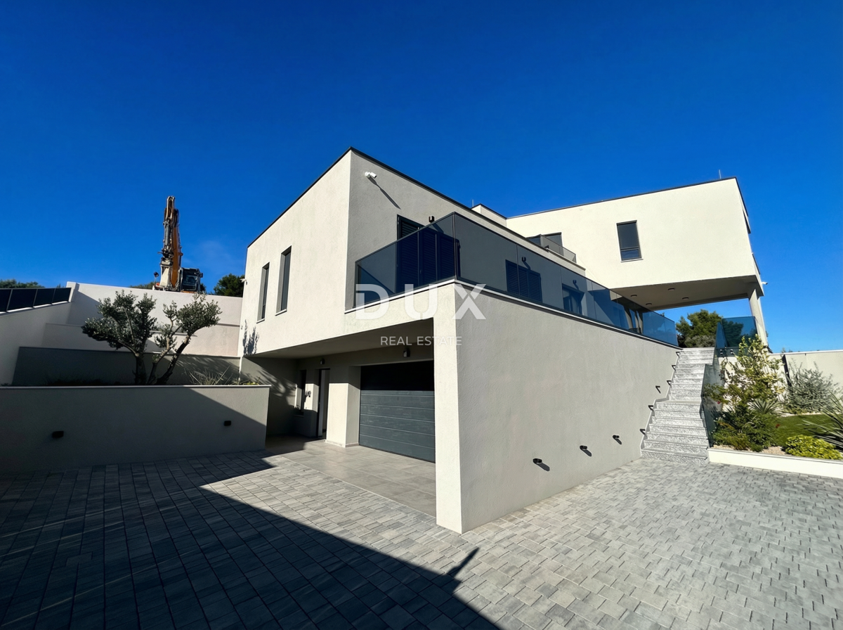 OTOK MURTER, BETINA - Moderna vila z bazenom in pogledom na morje