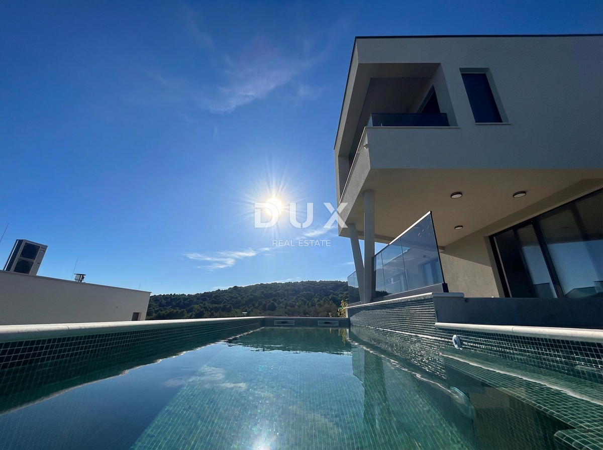 OTOK MURTER, BETINA - Moderna vila z bazenom in pogledom na morje