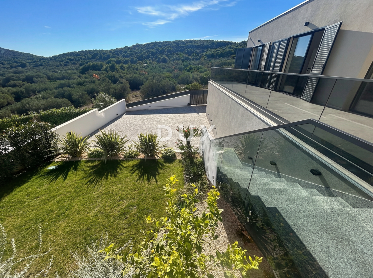 OTOK MURTER, BETINA - Moderna vila z bazenom in pogledom na morje