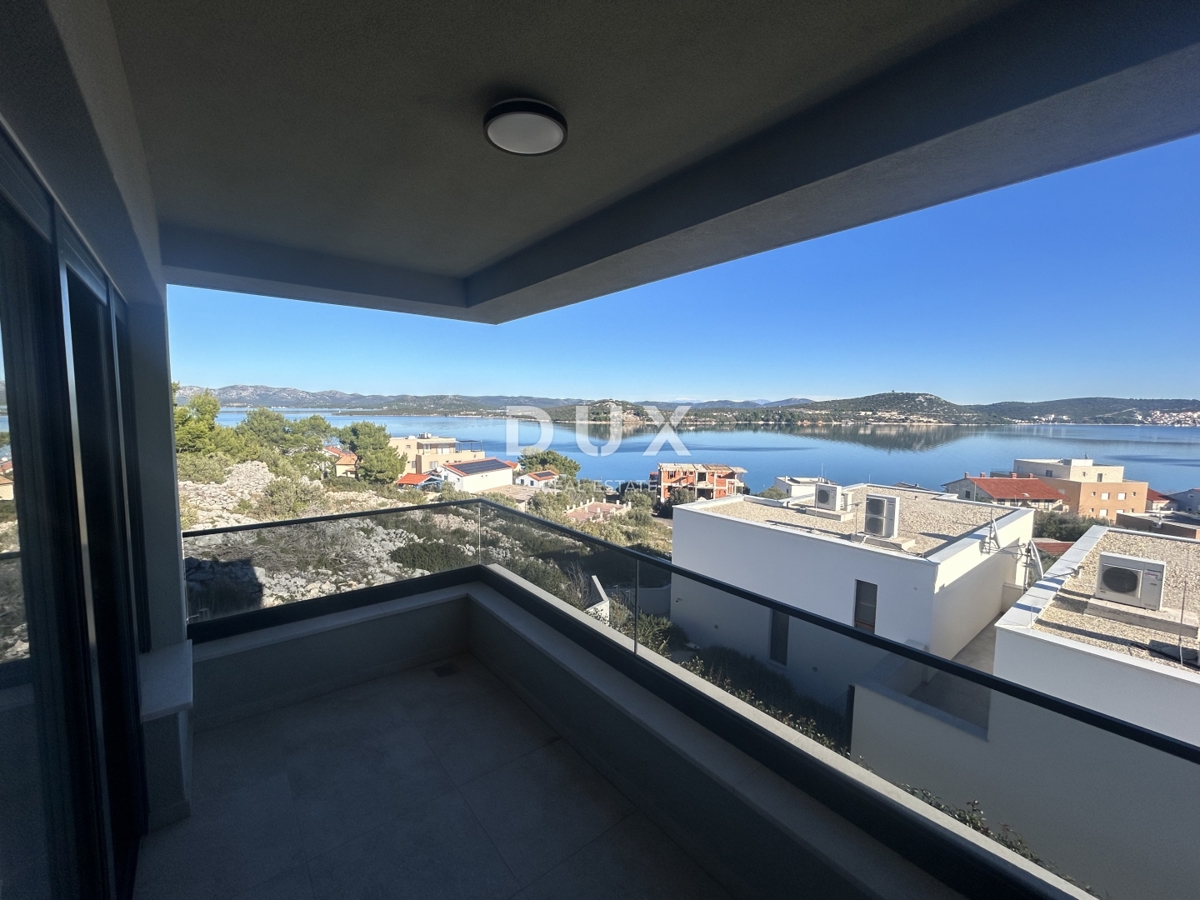 OTOK MURTER, BETINA - Moderna vila z bazenom in pogledom na morje