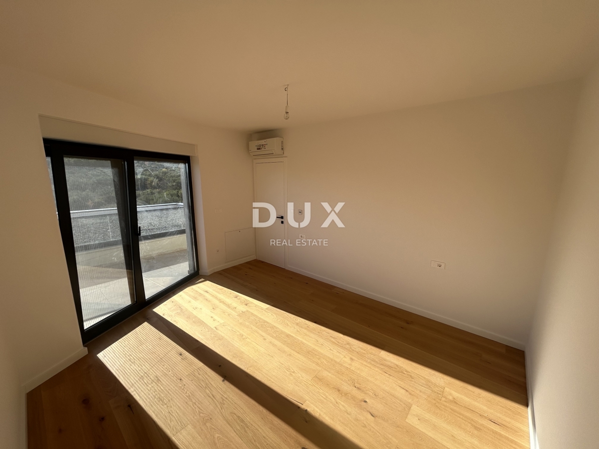 OTOK MURTER, BETINA - Moderna vila z bazenom in pogledom na morje