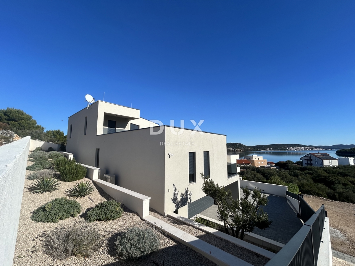 OTOK MURTER, BETINA - Moderna vila z bazenom in pogledom na morje