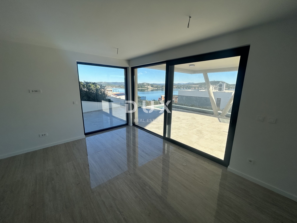 OTOK MURTER, BETINA - Moderna vila z bazenom in pogledom na morje