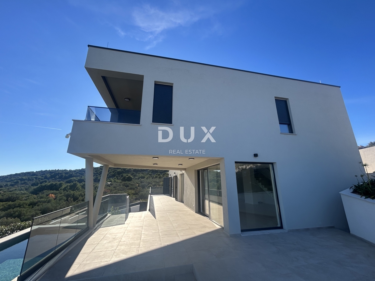 OTOK MURTER, BETINA - Moderna vila z bazenom in pogledom na morje