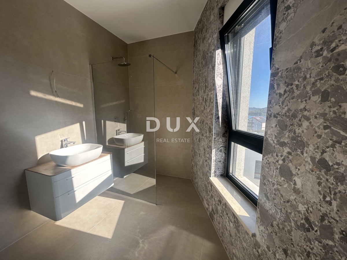 OTOK MURTER, BETINA - Moderna vila z bazenom in pogledom na morje