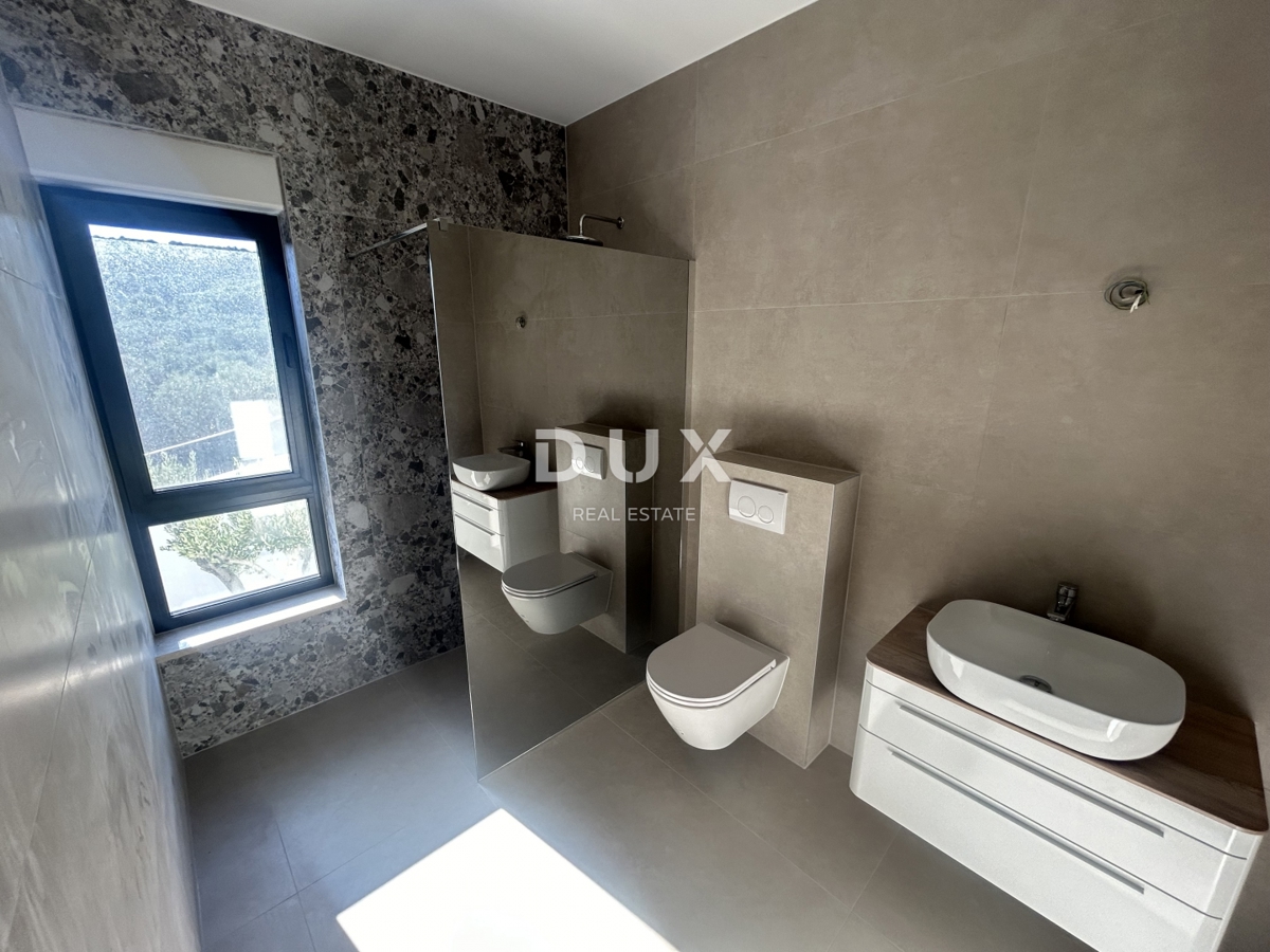 OTOK MURTER, BETINA - Moderna vila z bazenom in pogledom na morje