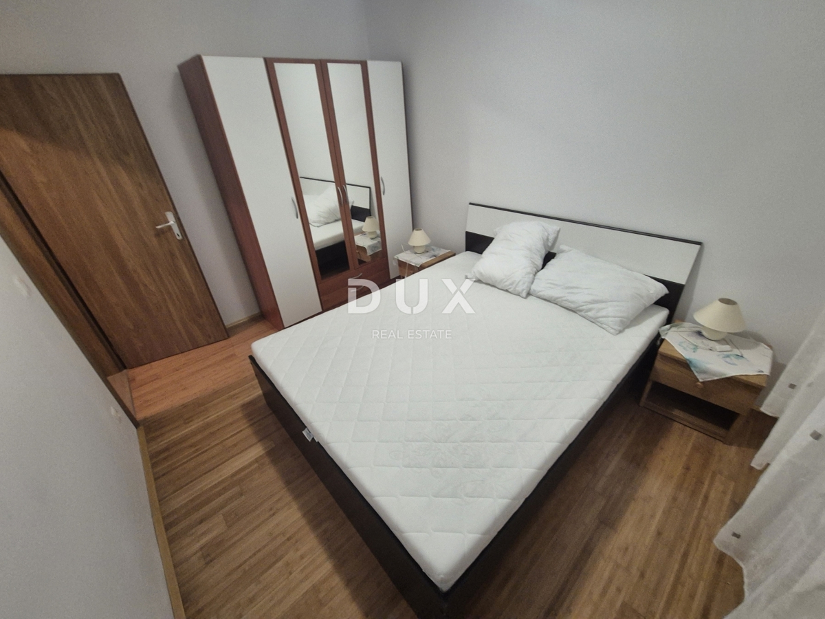 ŠIBENIK, PIROVAC - Hiša s 3 velikimi apartmaji, prostornim dvoriščem in odlično lokacijo, 300 m od morja!