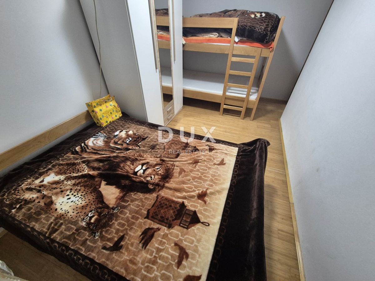 ŠIBENIK, PIROVAC - Hiša s 3 velikimi apartmaji, prostornim dvoriščem in odlično lokacijo, 300 m od morja!