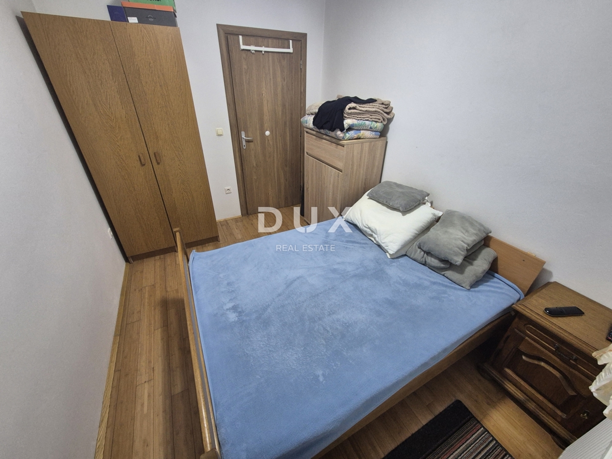 ŠIBENIK, PIROVAC - Hiša s 3 velikimi apartmaji, prostornim dvoriščem in odlično lokacijo, 300 m od morja!