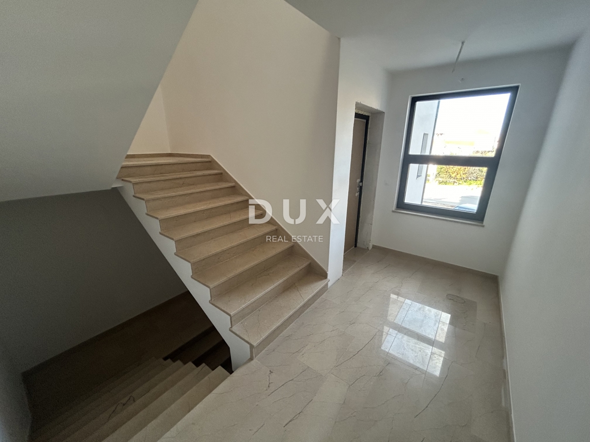 ŠIBENIK, TRIBUNJ – Stanovanje v pritličju novogradnje z dvoriščem! PRILOŽNOST!