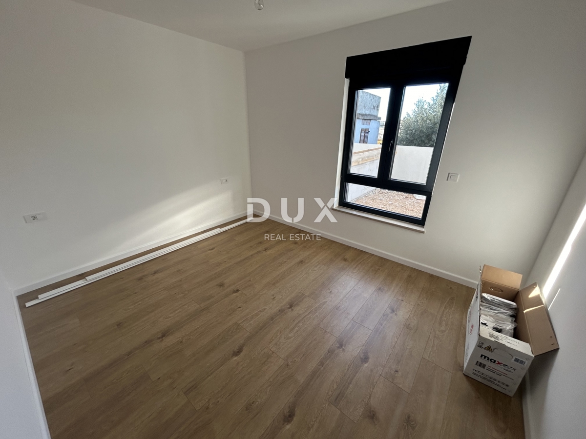 ŠIBENIK, TRIBUNJ – Stanovanje v pritličju novogradnje z dvoriščem! PRILOŽNOST!