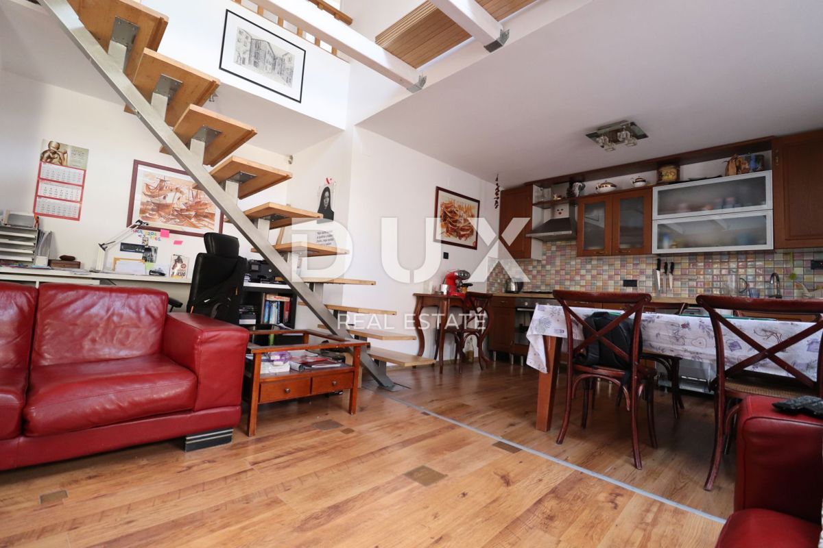 OTOK CRES, MESTO CRES - staro mestno jedro, restavracija, dvonadstropno stanovanje, apartmaji