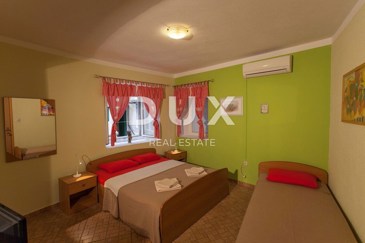 OTOK CRES, MESTO CRES - staro mestno jedro, restavracija, dvonadstropno stanovanje, apartmaji