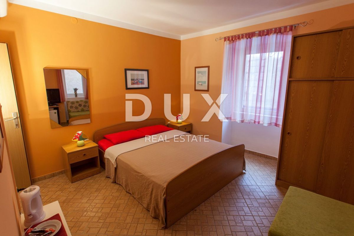 OTOK CRES, MESTO CRES - staro mestno jedro, restavracija, dvonadstropno stanovanje, apartmaji