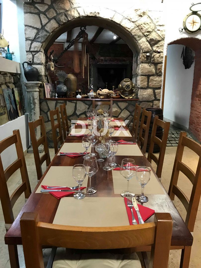 OTOK CRES, MESTO CRES - staro mestno jedro, restavracija, dvonadstropno stanovanje, apartmaji