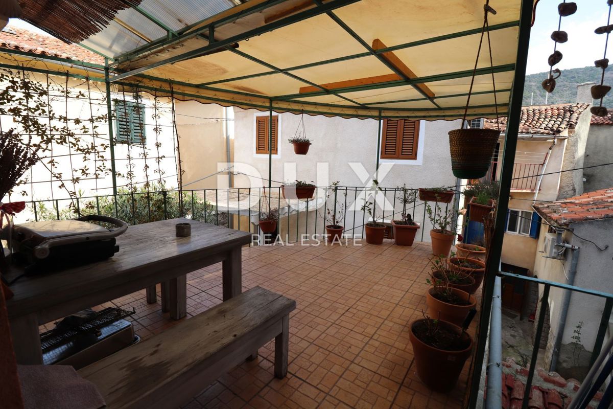 OTOK CRES, MESTO CRES - staro mestno jedro, restavracija, dvonadstropno stanovanje, apartmaji