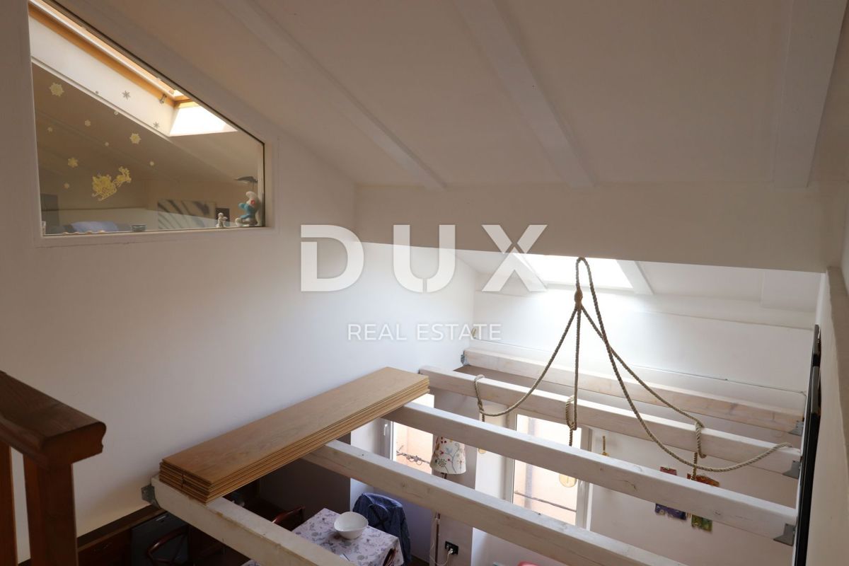 OTOK CRES, MESTO CRES - staro mestno jedro, restavracija, dvonadstropno stanovanje, apartmaji