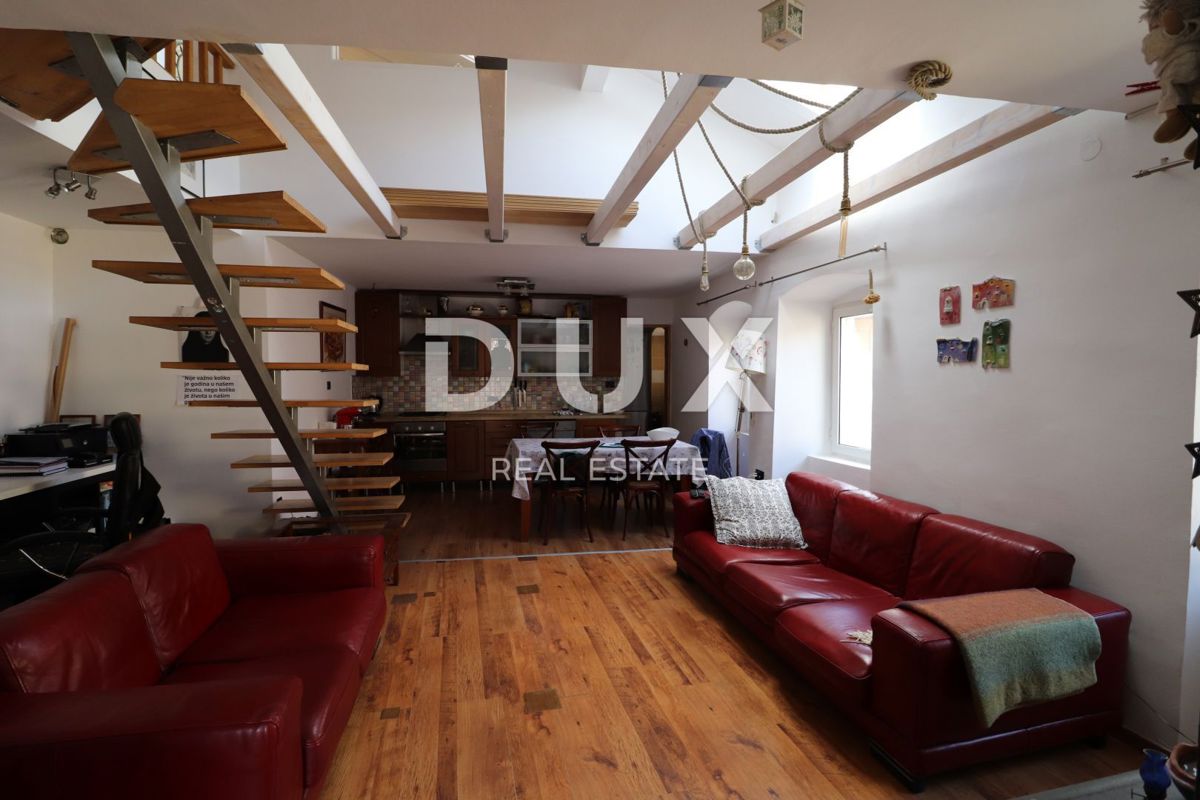 OTOK CRES, MESTO CRES - staro mestno jedro, restavracija, dvonadstropno stanovanje, apartmaji