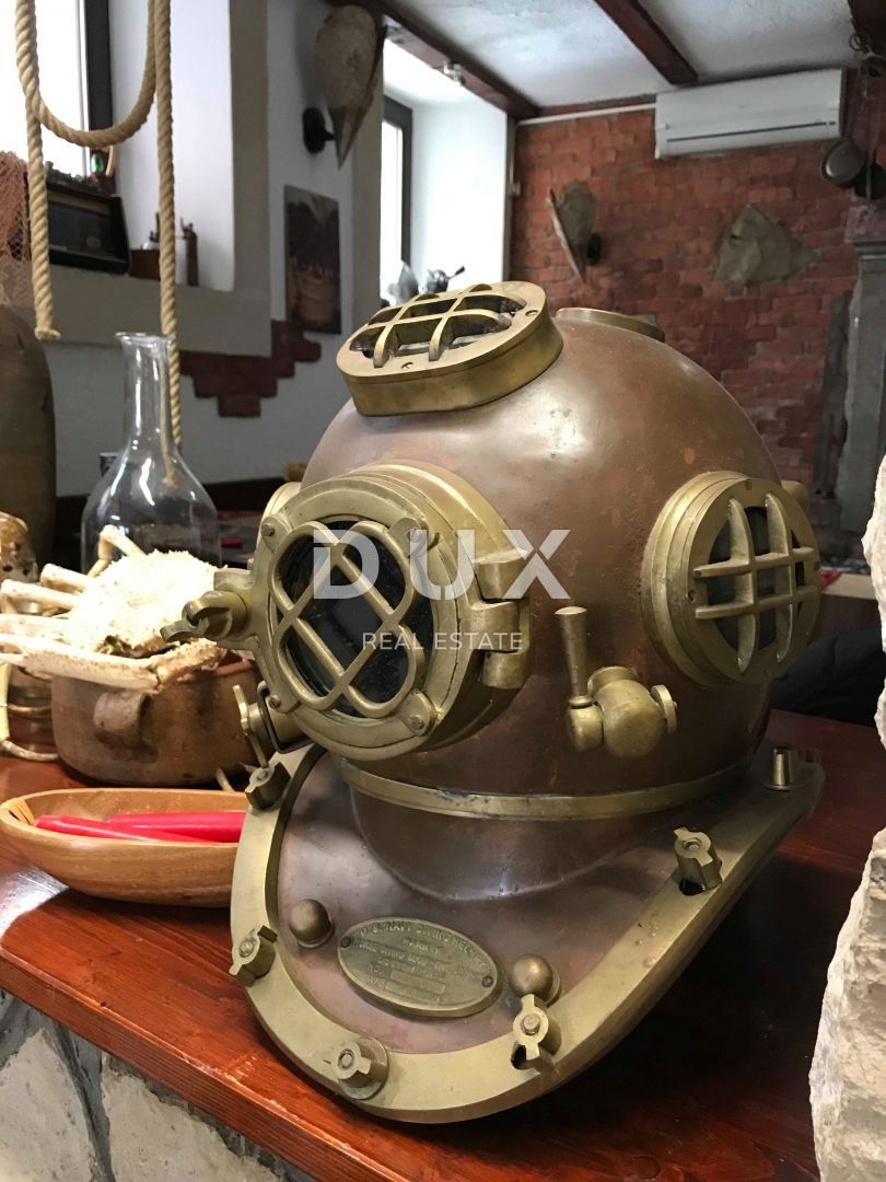 OTOK CRES, MESTO CRES - staro mestno jedro, restavracija, dvonadstropno stanovanje, apartmaji