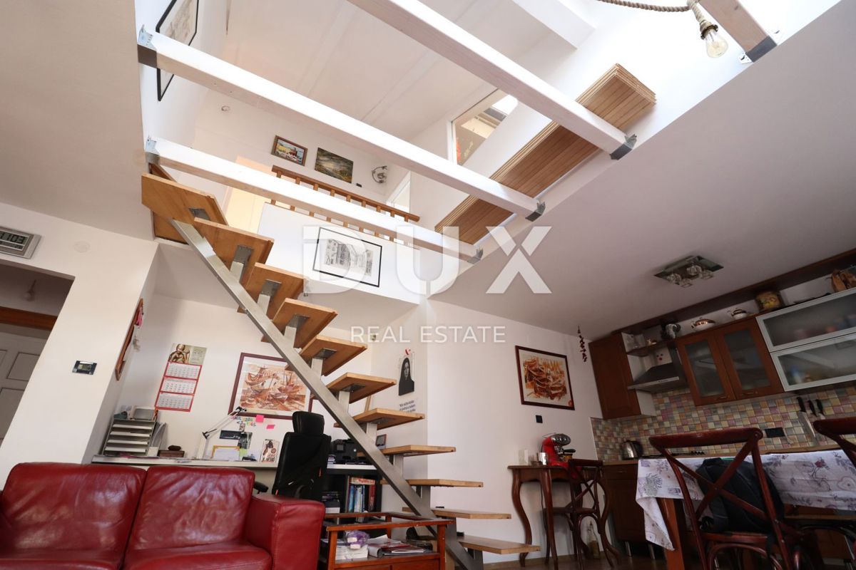 OTOK CRES, MESTO CRES - staro mestno jedro, restavracija, dvonadstropno stanovanje, apartmaji