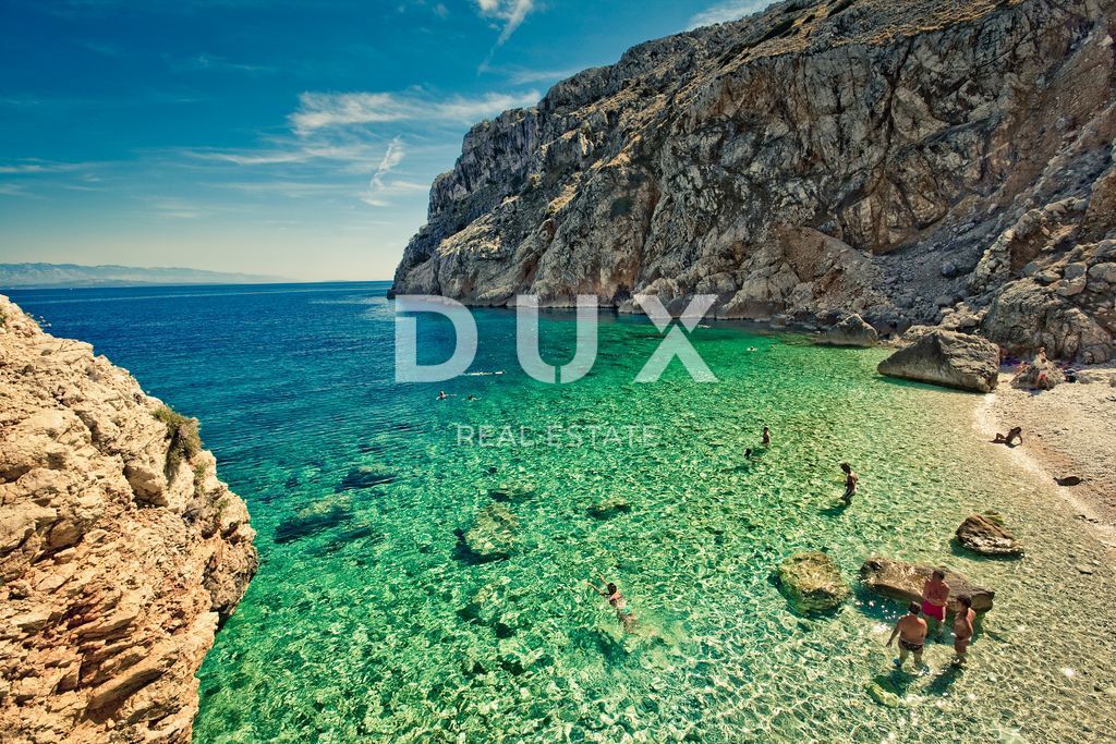 OTOK CRES, MESTO CRES - staro mestno jedro, restavracija, dvonadstropno stanovanje, apartmaji