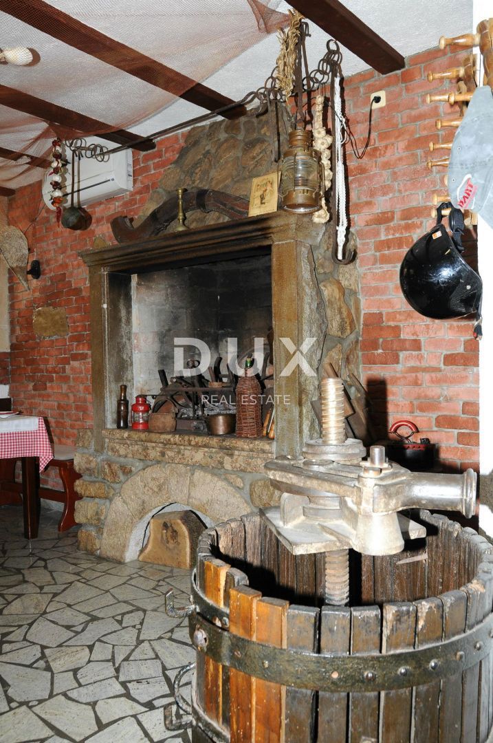 OTOK CRES, MESTO CRES - staro mestno jedro, restavracija, dvonadstropno stanovanje, apartmaji