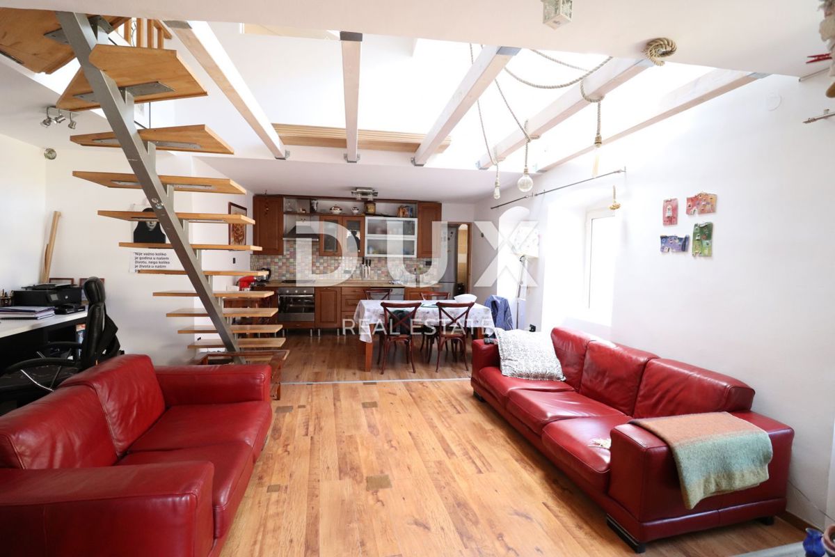 OTOK CRES, MESTO CRES - staro mestno jedro, restavracija, dvonadstropno stanovanje, apartmaji