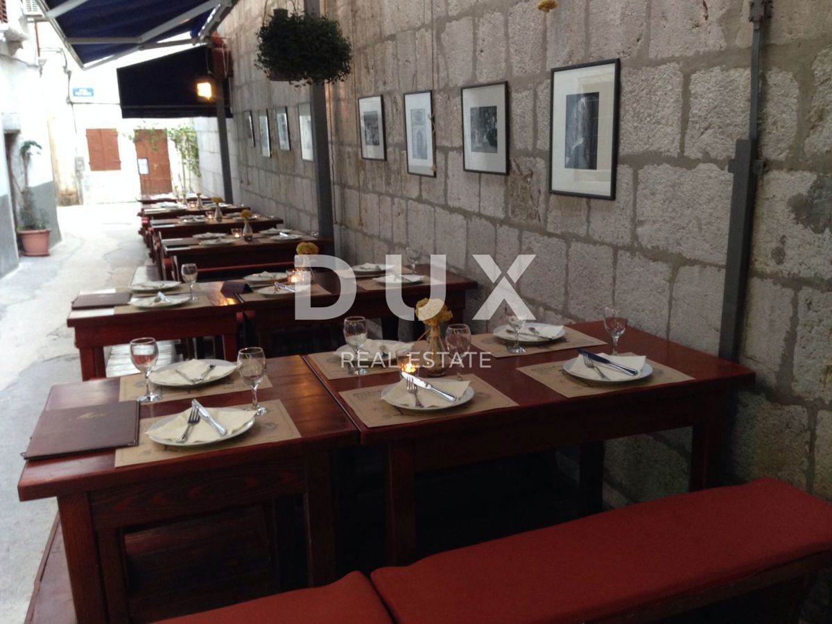 OTOK CRES, MESTO CRES - staro mestno jedro, restavracija, dvonadstropno stanovanje, apartmaji