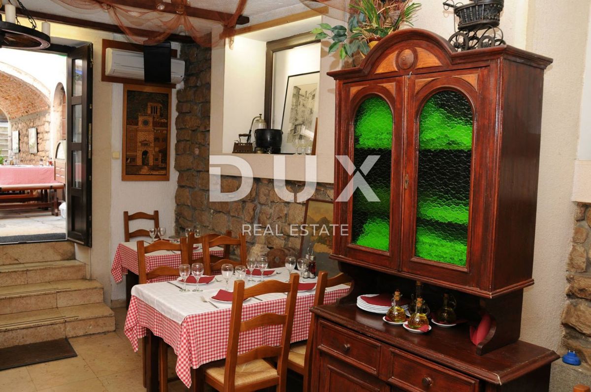 OTOK CRES, MESTO CRES - staro mestno jedro, restavracija, dvonadstropno stanovanje, apartmaji